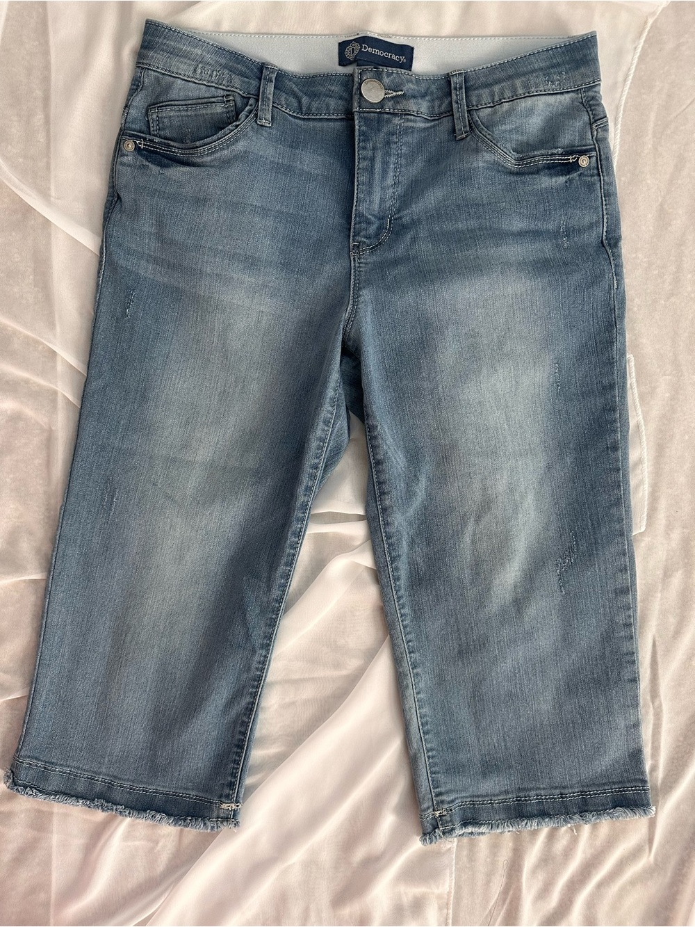 Democracy Light Blue Denim Capri Pants